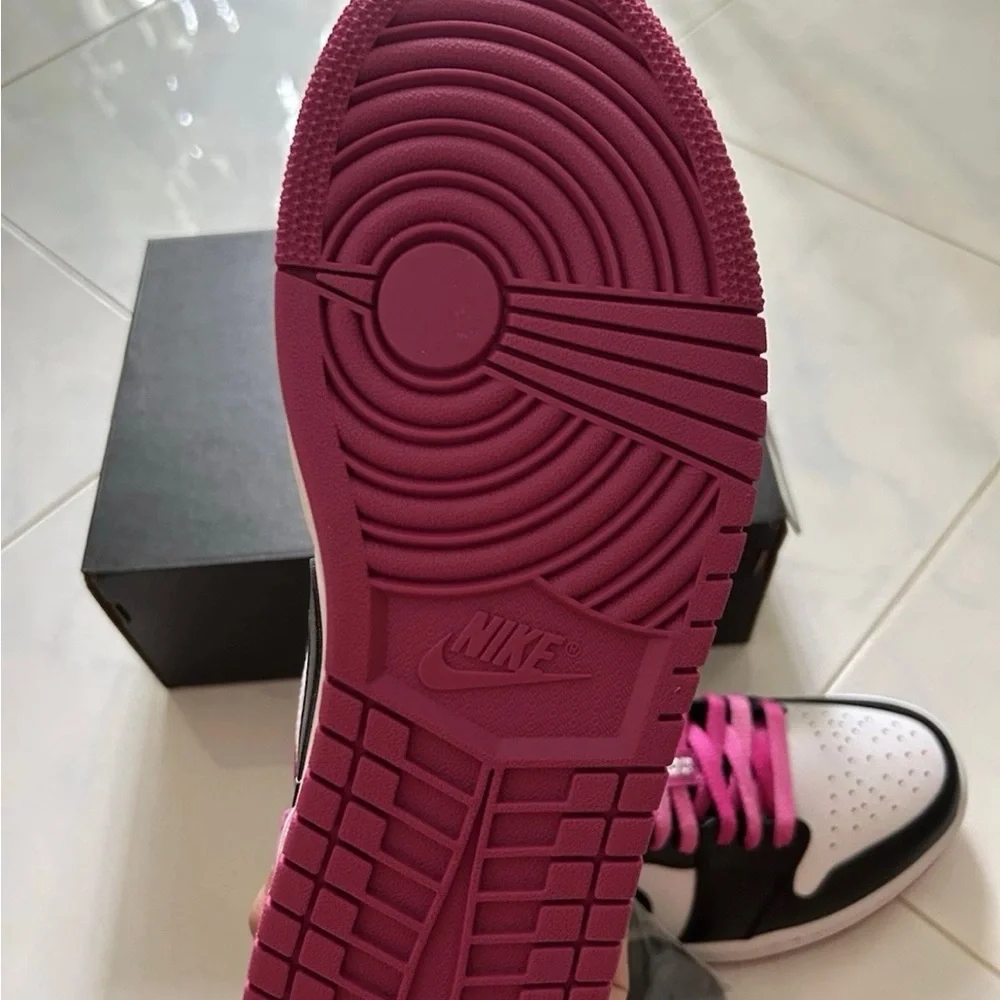 Deadstock Authentic with OG Box Air Jordan 1 SE Men’s Black/Fuchisa 8.5 - Picture 6 of 8